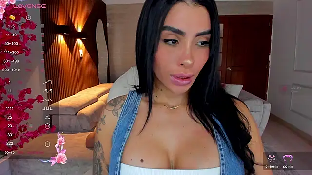 Snapshot of Sarah_Stone_ chatting on 09-17-25, 07:37 Sarah Stone online show from 09-17-25, 07:37