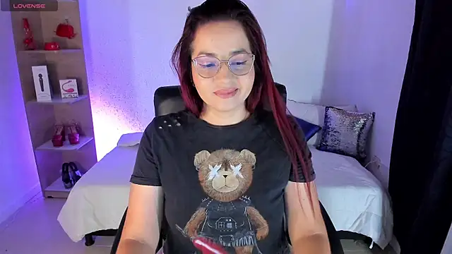 Snapshot of anastasia_bee chatting on 12-10-24, 11:11 anastasia bee online show from 12-10-24, 11:11