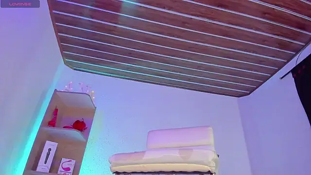 Snapshot of anastasia_bee chatting on 12-20-24, 02:27 anastasia bee online show from 12-20-24, 02:27