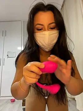 White-Petite online show from 07-21-26, 07:05
