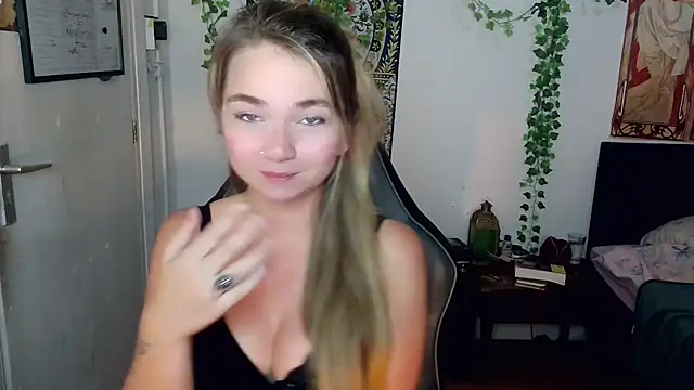 Thegirlbehindthemask online show from 07-15-26, 05:40
