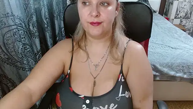 Snapshot of Boolochka chatting on 01-15-26, 12:32 Boolochka online show from 01-15-26, 12:32