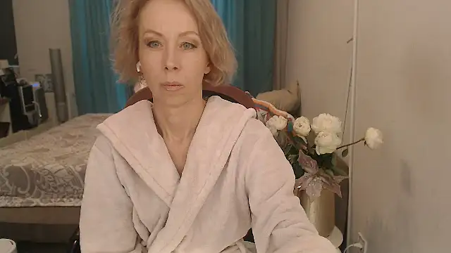 LuxuryNika online show from 05-14-26, 03:19
