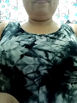Snapshot of XXLorie_02 chatting on 04-21-26, 12:01 XXLorie 02 online show from 04-21-26, 12:01