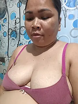 Snapshot of XXLorie_02 chatting on 05-06-26, 12:10 XXLorie 02 online show from 05-06-26, 12:10