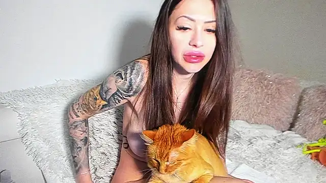 Snapshot of BrianaDiamondXXX chatting on 07-06-26, 08:11 BrianaDiamondXXX online show from 07-06-26, 08:11