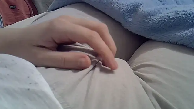 Snapshot of perescam chatting on 05-08-26, 03:23 perescam online show from 05-08-26, 03:23