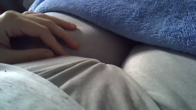 Snapshot of perescam chatting on 05-08-26, 03:28 perescam online show from 05-08-26, 03:28