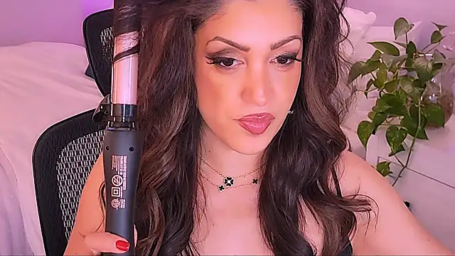 Wonderful Woman online show from 03-24-26, 04:50