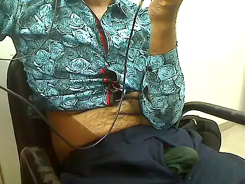 Snapshot of lltstr52 chatting on 05-08-26, 05:46 lltstr52 online show from 05-08-26, 05:46