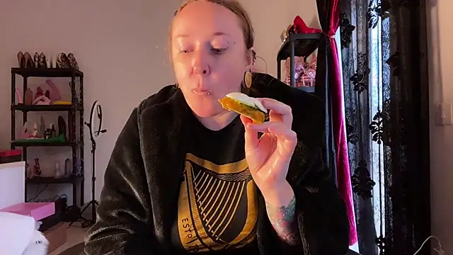 kisicaxx online show from 11-26-25, 03:24