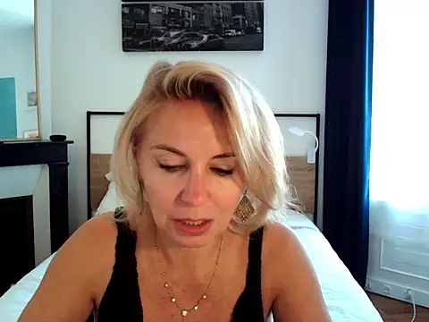 Snapshot of ADreamLady chatting on 09-17-25, 02:41 ADreamLady online show from 09-17-25, 02:41