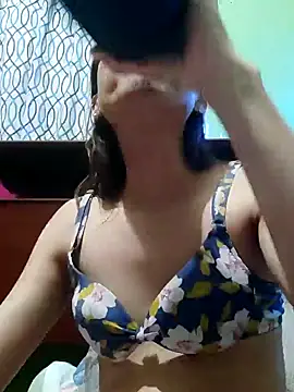 QueenSoreal online show from 02-15-26, 01:52