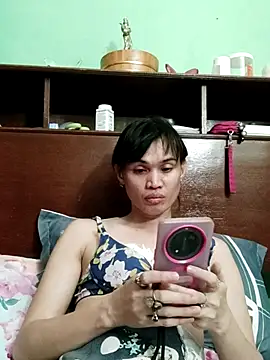 QueenSoreal online show from 05-12-26, 01:41