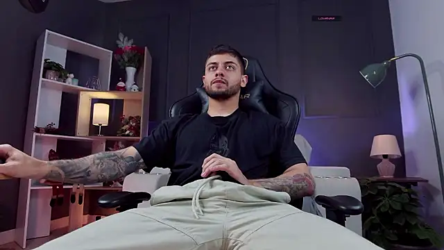 Snapshot of alessandro_duty chatting on 01-08-26, 12:13 alessandro duty online show from 01-08-26, 12:13