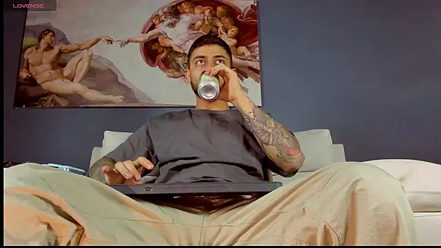 Snapshot of alessandro_duty chatting on 02-27-26, 01:27 alessandro duty online show from 02-27-26, 01:27