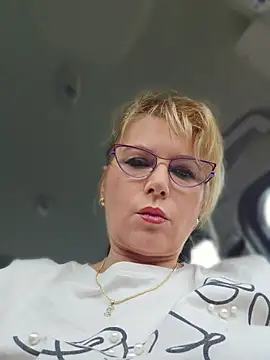 Snapshot of elacoquette chatting on 04-18-26, 01:04 elacoquette online show from 04-18-26, 01:04