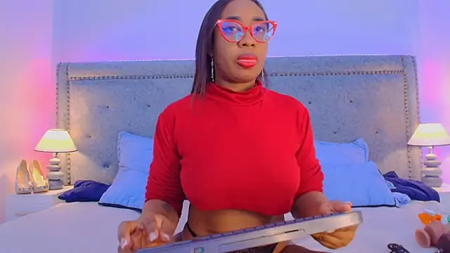 Snapshot of CaseyMoon chatting on 06-19-26, 12:31 CaseyMoon online show from 06-19-26, 12:31