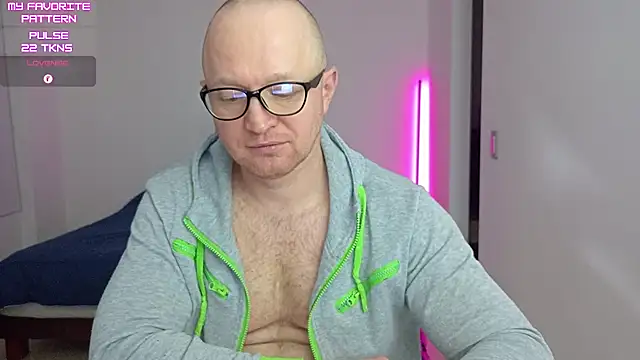 Snapshot of kevintyler69 chatting on 06-18-26, 04:02 kevintyler69 online show from 06-18-26, 04:02