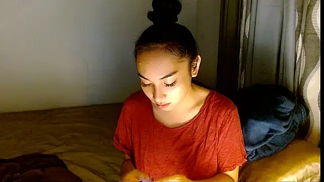 Snapshot of SweetLilly_18 chatting on 03-03-26, 03:01 SweetLilly 18 online show from 03-03-26, 03:01