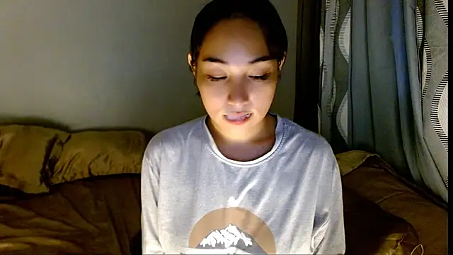 Snapshot of SweetLilly_18 chatting on 03-04-26, 03:56 SweetLilly 18 online show from 03-04-26, 03:56