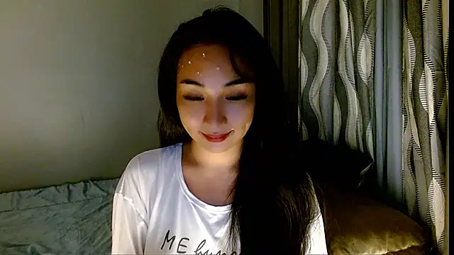 Snapshot of SweetLilly_18 chatting on 03-12-26, 12:00 SweetLilly 18 online show from 03-12-26, 12:00