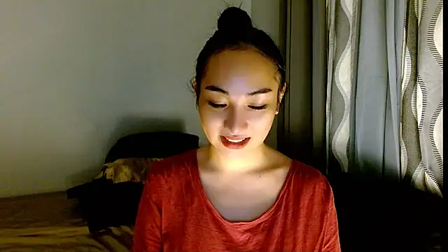 Snapshot of SweetLilly_18 chatting on 03-25-26, 04:40 SweetLilly 18 online show from 03-25-26, 04:40