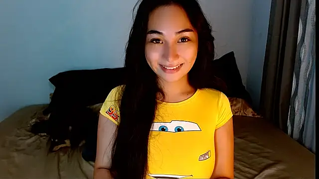 Snapshot of SweetLilly_18 chatting on 04-05-26, 03:36 SweetLilly 18 online show from 04-05-26, 03:36