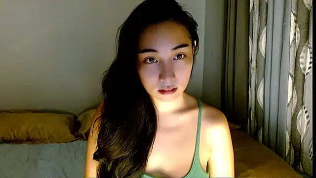 Snapshot of SweetLilly_18 chatting on 04-12-26, 02:49 SweetLilly 18 online show from 04-12-26, 02:49