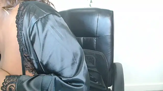 Snapshot of Black_Monster_Tits chatting on 11-23-25, 09:25 Black Monster Tits online show from 11-23-25, 09:25