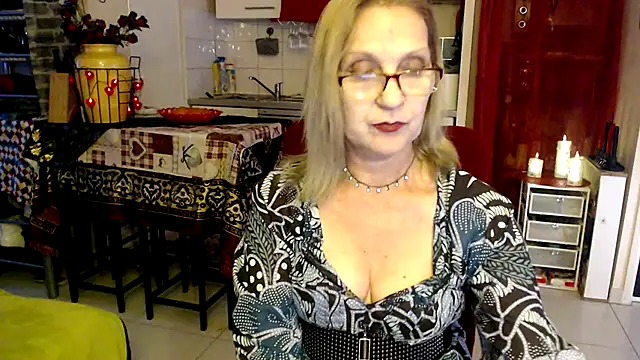 Snapshot of Ala-N-Dala chatting on 02-11-26, 01:16 Ala-N-Dala online show from 02-11-26, 01:16