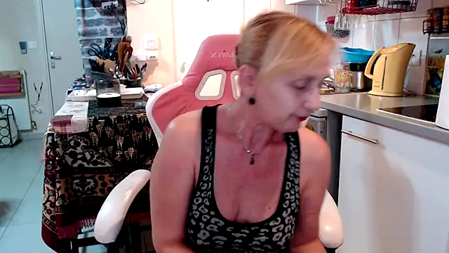 Snapshot of Ala-N-Dala chatting on 03-28-26, 09:20 Ala-N-Dala online show from 03-28-26, 09:20