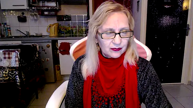 Snapshot of Ala-N-Dala chatting on 04-10-26, 03:01 Ala-N-Dala online show from 04-10-26, 03:01