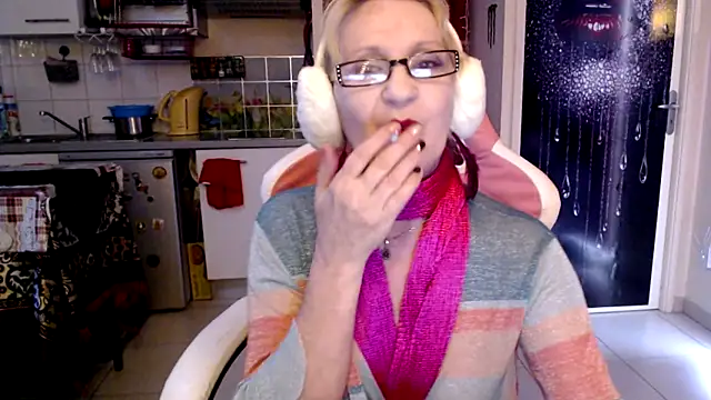 Snapshot of Ala-N-Dala chatting on 04-11-26, 07:35 Ala-N-Dala online show from 04-11-26, 07:35