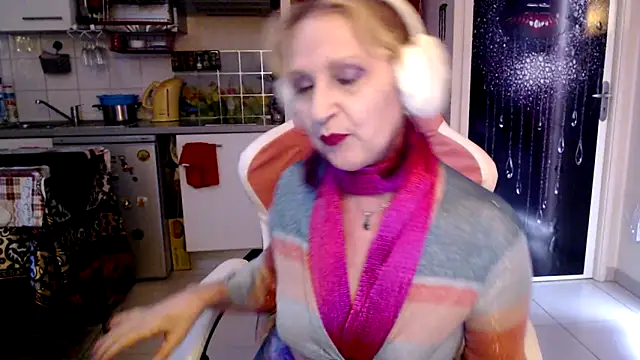 Snapshot of Ala-N-Dala chatting on 04-11-26, 07:45 Ala-N-Dala online show from 04-11-26, 07:45