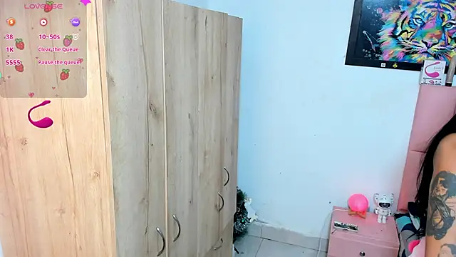 Snapshot of sofia_gold_ chatting on 12-13-24, 11:45 sofia gold online show from 12-13-24, 11:45