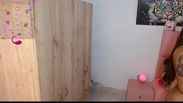 Snapshot of sofia_gold_ chatting on 01-07-25, 07:17 sofia gold online show from 01-07-25, 07:17