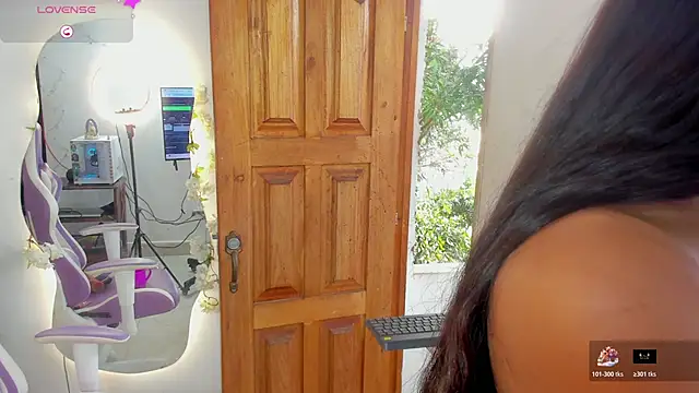 Snapshot of sofia_gold_ chatting on 11-15-25, 05:09 sofia gold online show from 11-15-25, 05:09