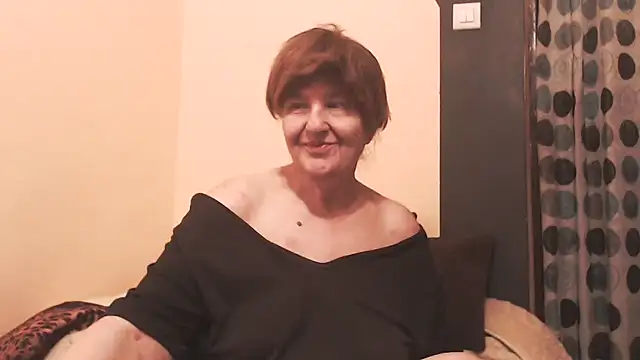 Snapshot of MioritaHard chatting on 06-06-26, 10:03 MioritaHard online show from 06-06-26, 10:03