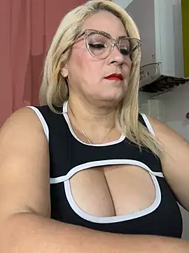 Snapshot of x_elena_x chatting on 02-04-26, 09:59 x elena x online show from 02-04-26, 09:59