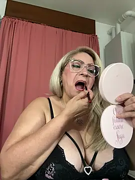 Snapshot of x_elena_x chatting on 05-28-26, 08:22 x elena x online show from 05-28-26, 08:22