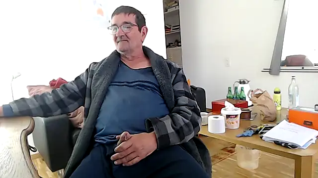 Snapshot of silvio-aus-luzern-CH chatting on 04-18-26, 07:12 silvio-aus-luzern-CH online show from 04-18-26, 07:12