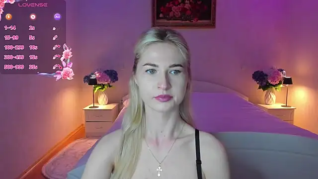 Snapshot of AnnaCarrera chatting on 06-15-26, 07:49 AnnaCarrera online show from 06-15-26, 07:49