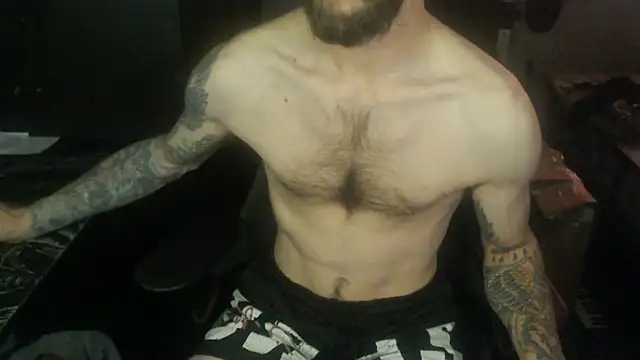 Snapshot of SexxxyLouis chatting on 05-19-26, 07:31 SexxxyLouis online show from 05-19-26, 07:31