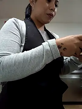 Snapshot of little_susie chatting on 12-23-25, 10:13 little susie online show from 12-23-25, 10:13