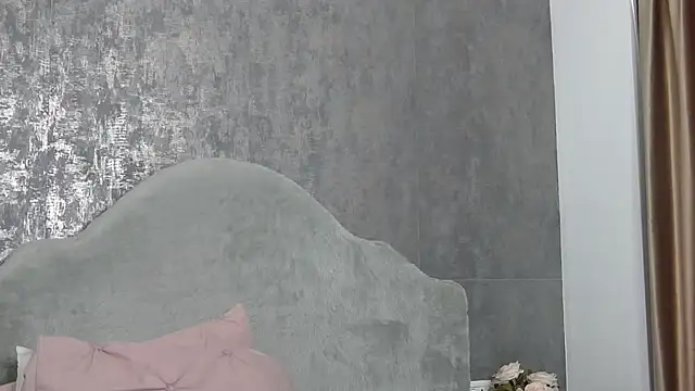 Snapshot of LisaCroft chatting on 06-14-26, 05:42 LisaCroft online show from 06-14-26, 05:42