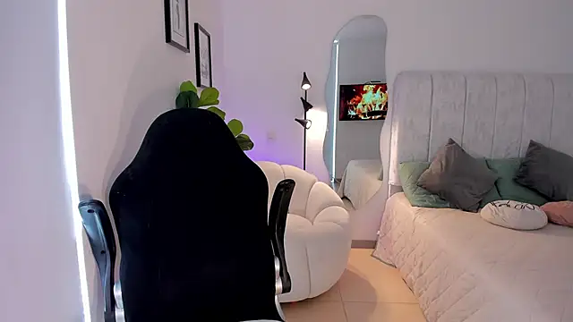 AmyWood online show from 04-08-26, 07:58