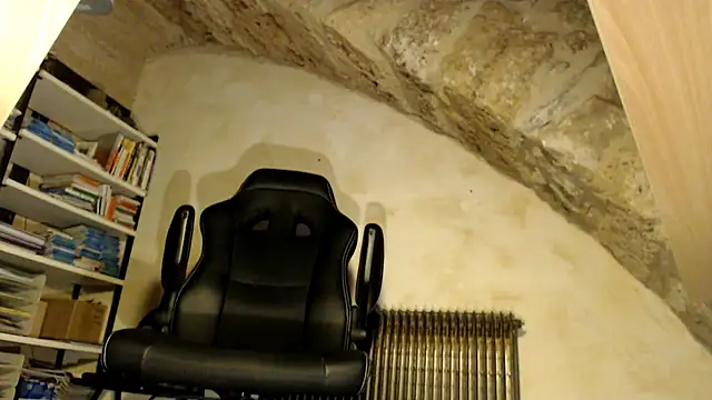 Snapshot of leon_2002 chatting on 11-03-25, 01:45 leon 2002 online show from 11-03-25, 01:45