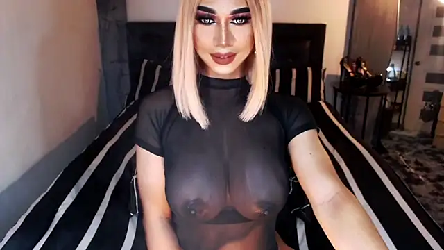 Snapshot of MassiveCockxMistress chatting on 05-15-26, 10:50 MassiveCockxMistress online show from 05-15-26, 10:50