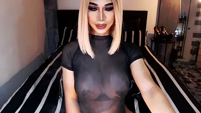 Snapshot of MassiveCockxMistress chatting on 05-24-26, 04:28 MassiveCockxMistress online show from 05-24-26, 04:28